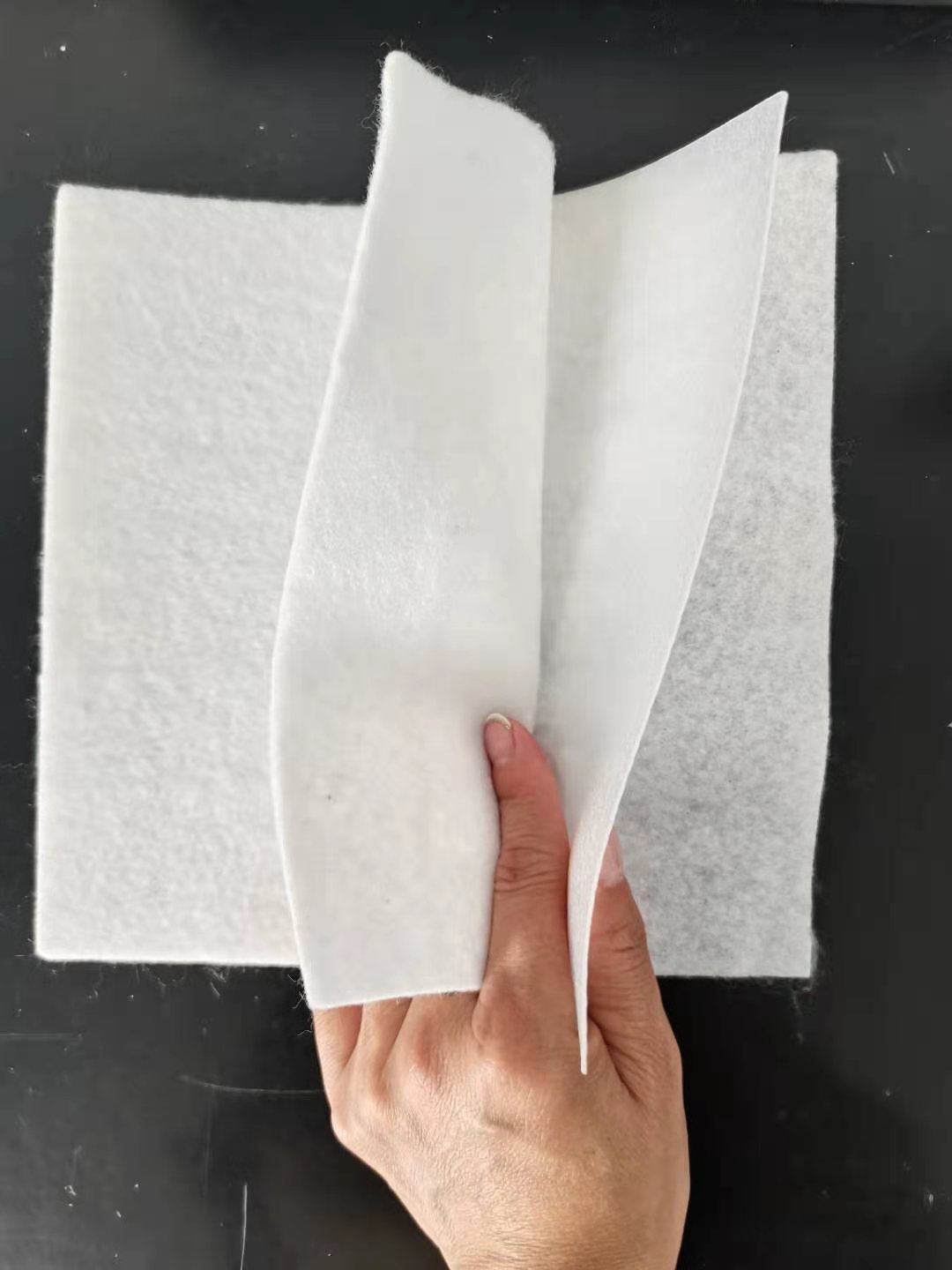 人工湖复合土工膜的施工方案